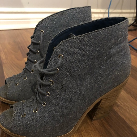 Heels - Picture 2 of 3